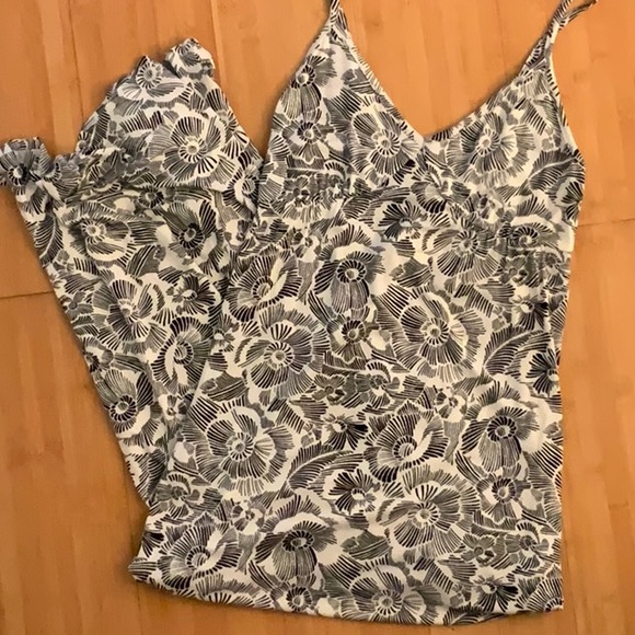 Old Navy Dresses & Skirts - NWT old navy maxi dress Old Navy Dresses & Skirts - NWT old navy maxi dress